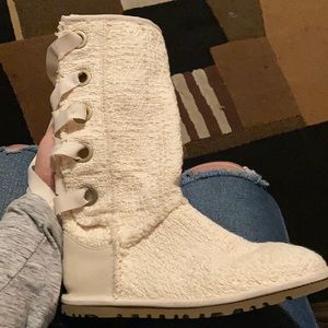UGG Australia, Creme Color, Size 6